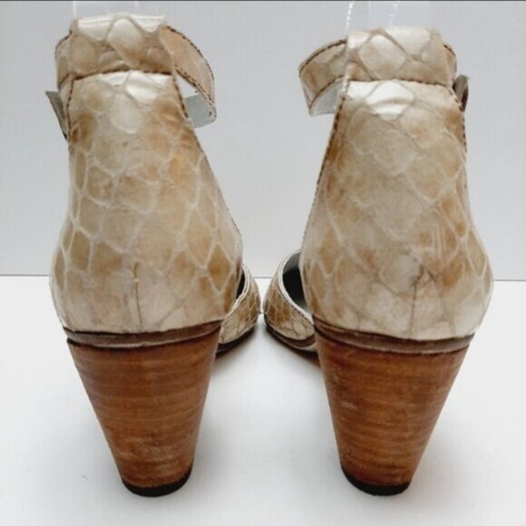 UN TOUR EN VILLE Snake Pattern Beige Pointy Toe Heels Leather Shoes Sz 7.5 - 8 - Picture 11 of 16